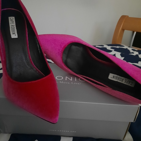 Ladies Soft Plush Heels - Picture 2 of 3